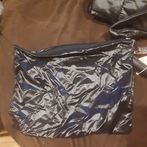 NWT Athleta Cumulus Bag Caraa last one available!! - Picture 8 of 8